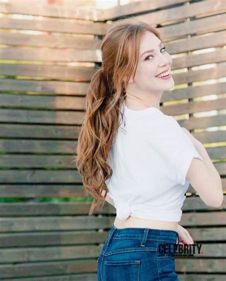Elçin Sangu Wiki, Biographie, Age, Taille, Mariage, Contact & Informations