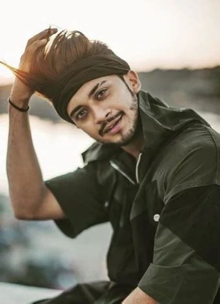 Hasnain Khan Height, Weight, Age, Girlfriend, Biography, Family & Wiki