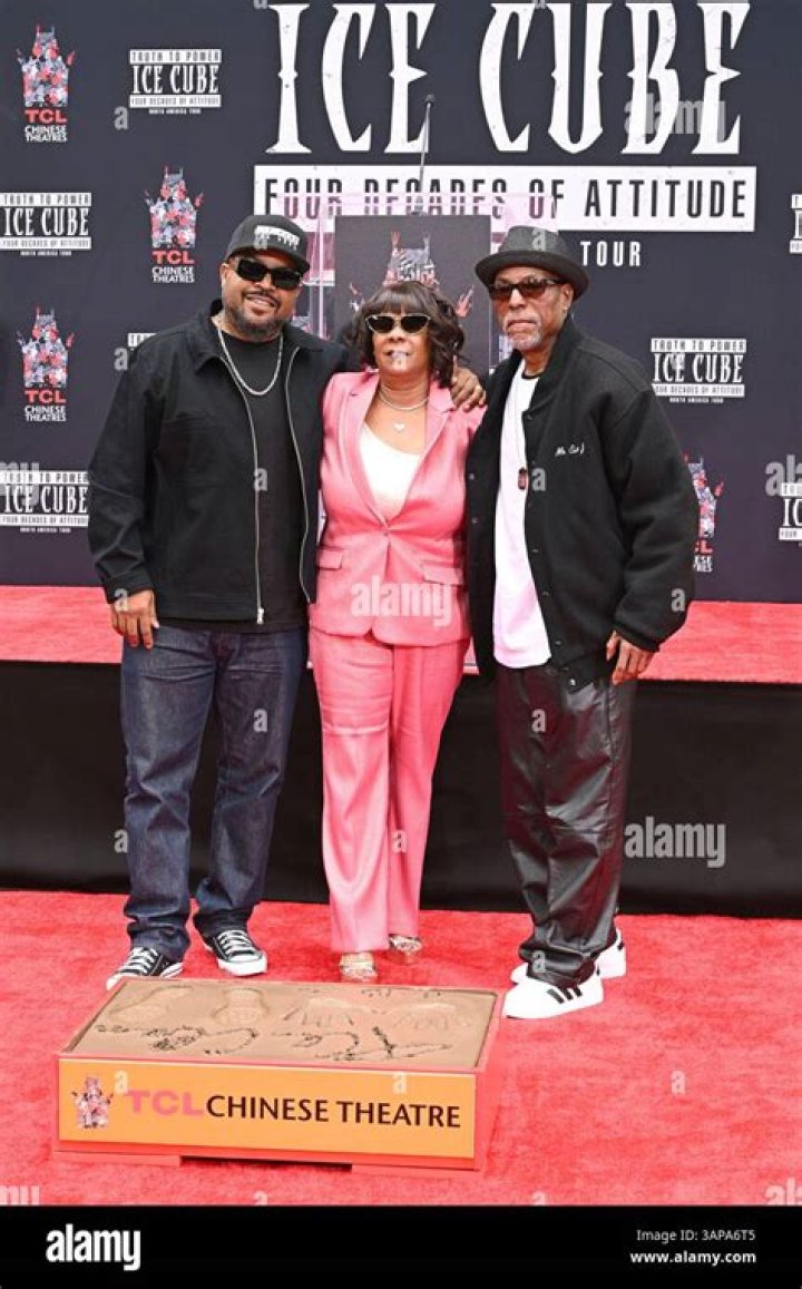 Ice Cube Siblings | Meet Brother Clyde Ray Jackson Sister Beverly Jean Brown And Parents