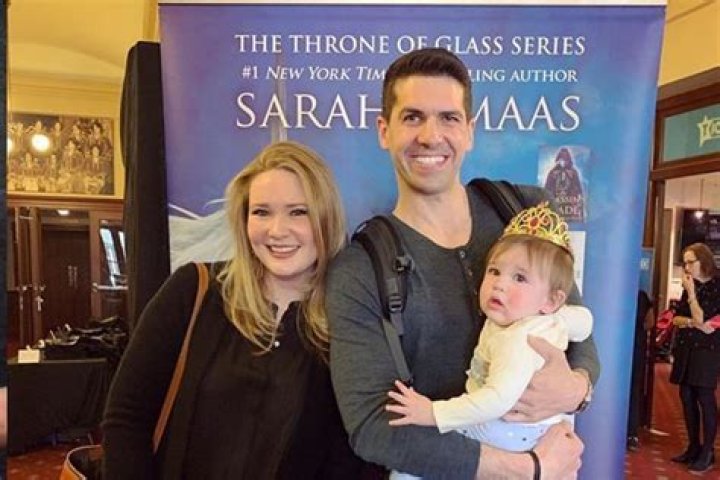 Sarah J Maas Husband Josh W And Family, What You Didn’t Know About The Author